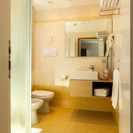 Hotel Lilia 3*